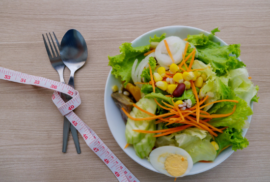 Chế độ ăn lành mạnh, đủ dinh dưỡng có vai trò quan trọng giúp giảm cân an toàn